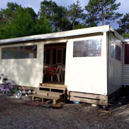 Bungalow Saint Julien: 3-Bedroom Retreat with Shared Pool, 5km from Beach Exterior photo